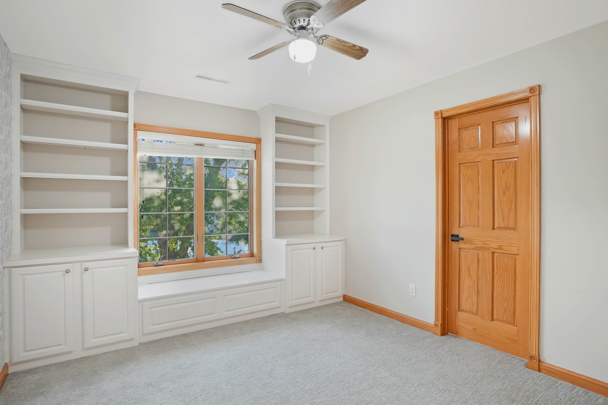 Looking for the perfect home for entertaining? 4129 Tiffany Lane is THE home for you!